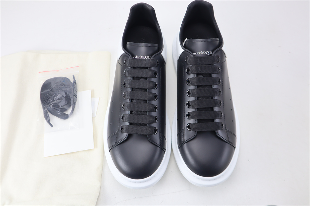 McQuee* Triple black white McQuee* Triple black white