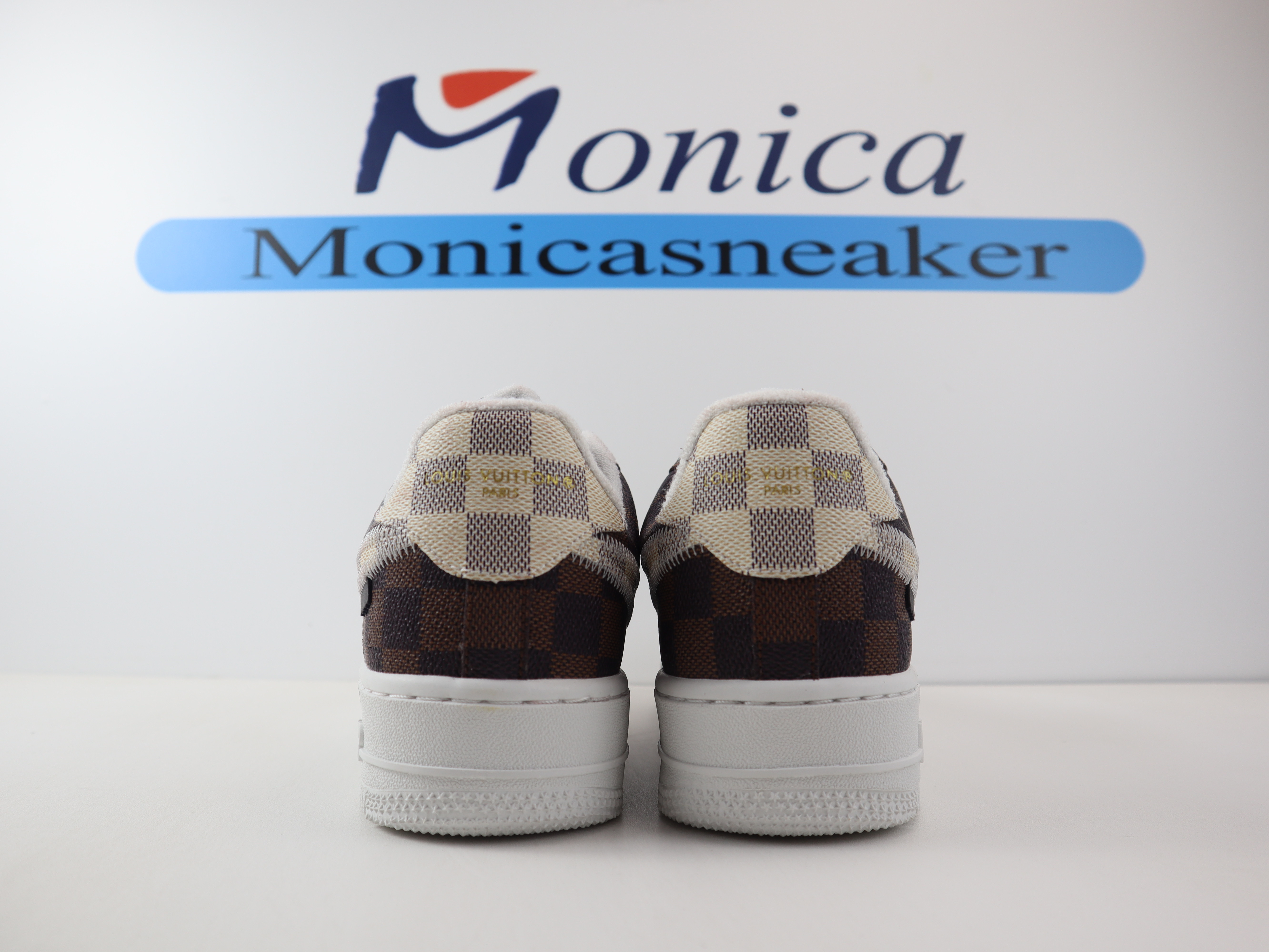 LOUlS VUlTTON X NiKe Air Force 1 LOUlS VUlTTON X NiKe Air Force 1