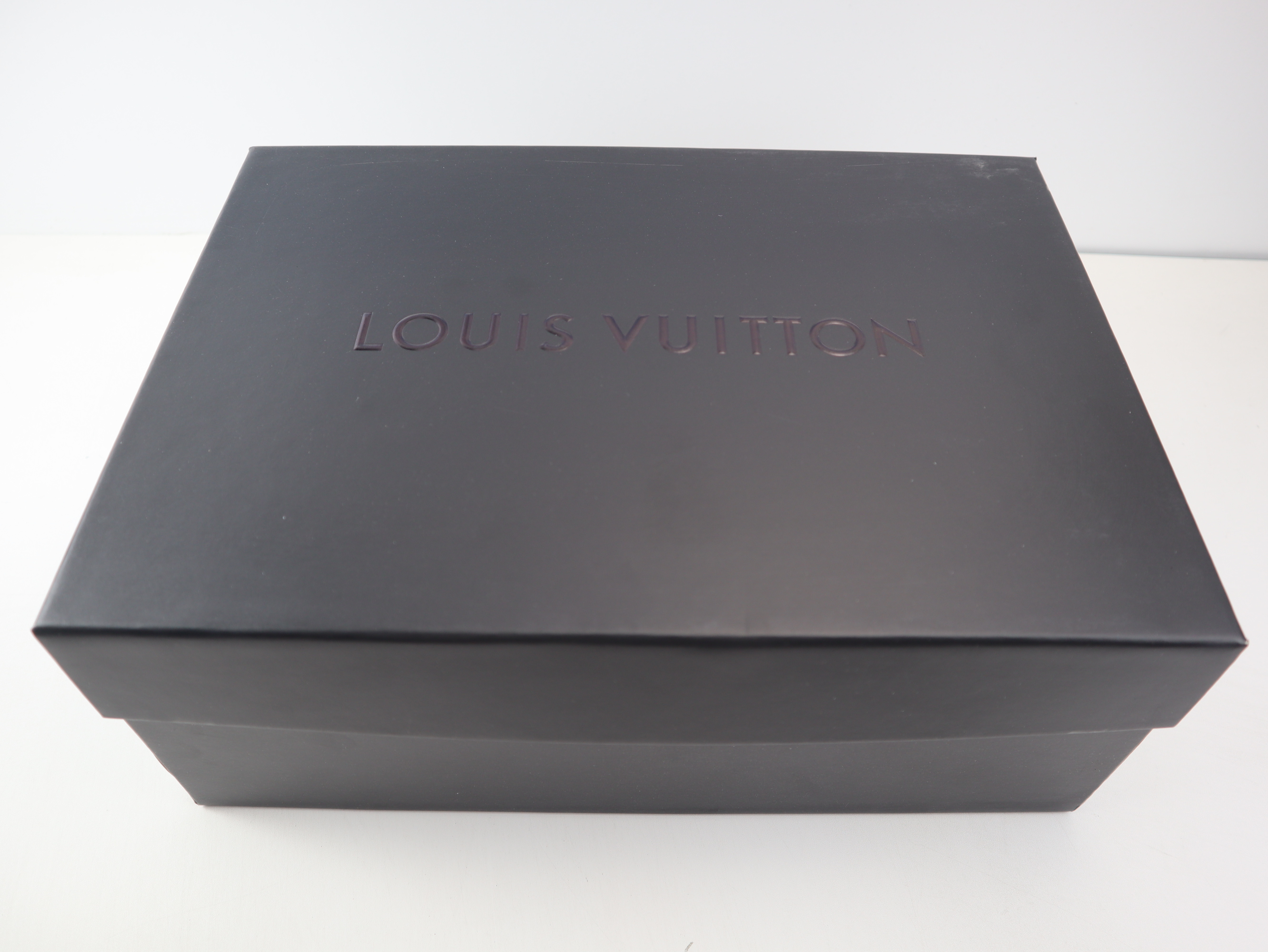 LOUlS VUlTTON X NiKe Air Force 1 LOUlS VUlTTON X NiKe Air Force 1