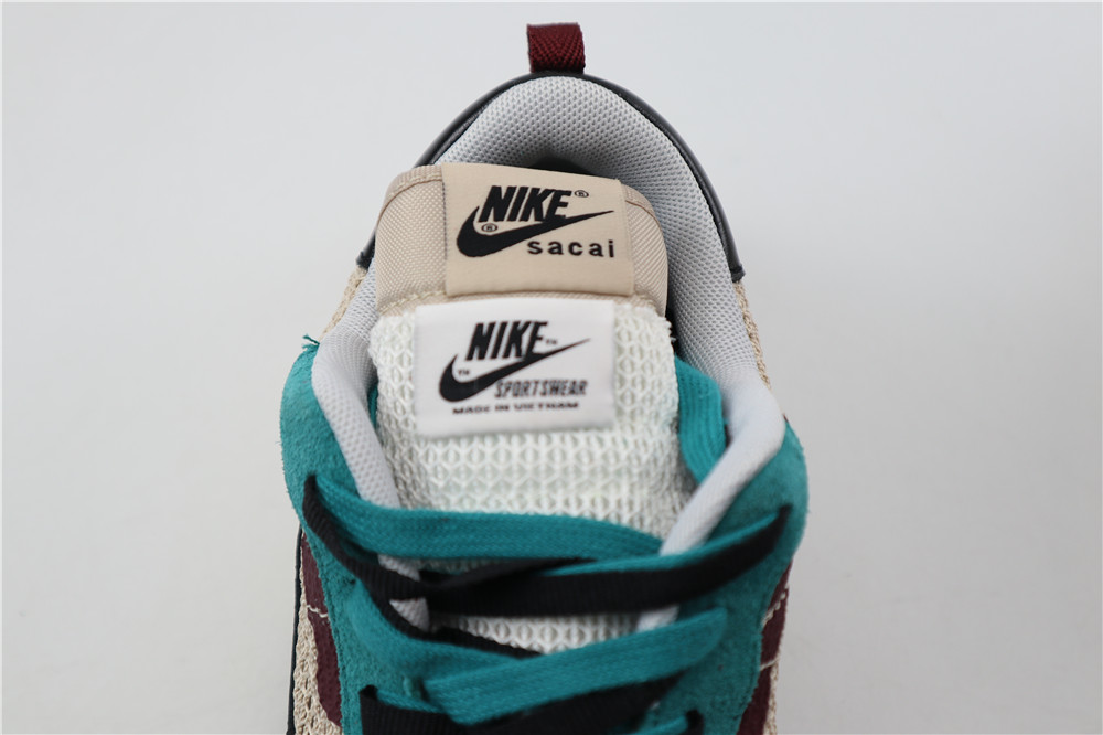 Sacai X Nike regasus vaporrly SP Wine Red Green Sacai X Nike regasus vaporrly SP Wine Red Green
