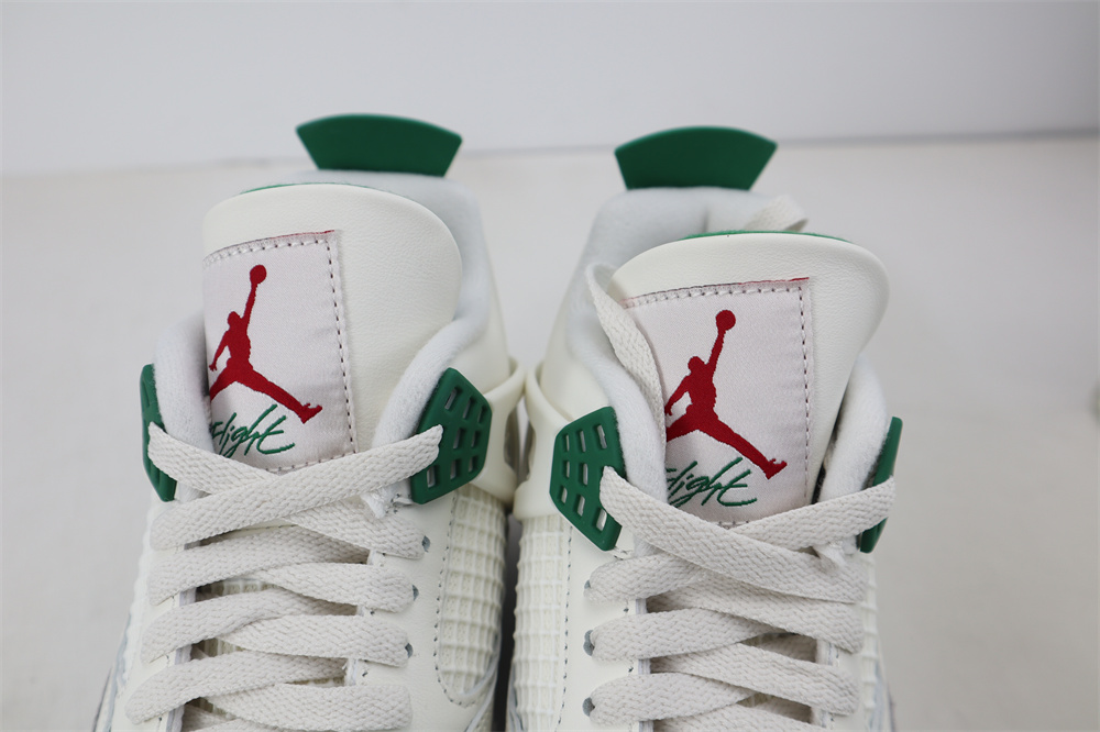2.0 NIKE SB X AIR JORDAN 4 PINE GREEN 2.0 NIKE SB X AIR JORDAN 4 PINE GREEN